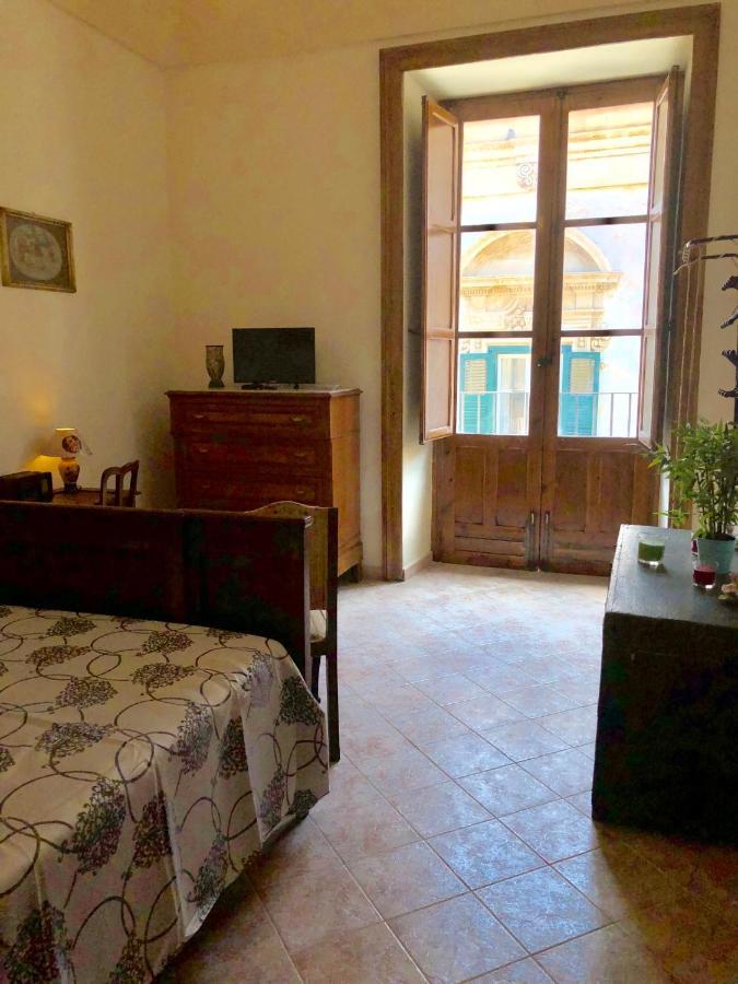 Zio Toto Bed & Breakfast Noto Bagian luar foto